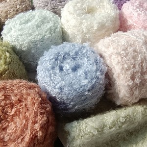 Fil Fantaisie Limité en Mélange 15% Laine Bouclée, 33% Polyester, 30% Nylon pour Tricoter des Chaussettes - Product Image 1