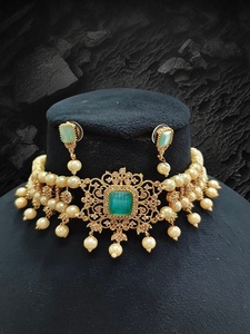 Conjunto de Collar Choker Premium con Pendientes, Joyería Nupcial India Hecha a Mano por Diseñadores para Bodas, Compromisos, Recepciones y Festivales - Product Image 5