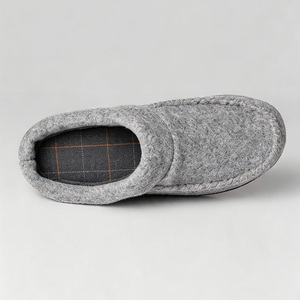 Chaussons d'intérieur et d'extérieur durables et antidérapants pour hommes avec <span class=keywords><strong>semelle</strong></span> épaisse et résistante, mocassins en <span class=keywords><strong>feutre</strong></span> cousus à la main - Product Image 3