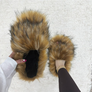 Pantoufles en fausse fourrure 2024 femmes hiver en peluche chaud maison plat diapositives <span class=keywords><strong>laine</strong></span> mongole tongs filles fourrure chaussures mignon pantoufles - Product Image 3