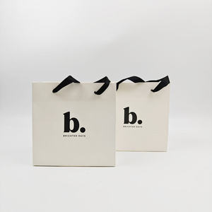 Sacs cadeaux en carton de luxe avec poignées pour vêtements et chaussures, logo personnalisé, matériaux recyclés, vente en gros - Product Image 2