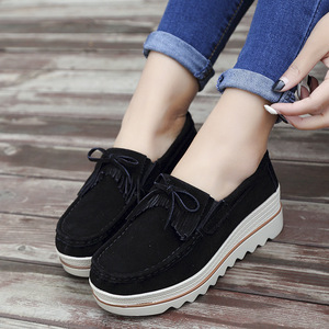 2025 <span class=keywords><strong>scarpe</strong></span> estive da <span class=keywords><strong>donna</strong></span> con zeppa media Slip-On con zeppa Sole spessa punta con nappe e colori misti per la mamma - Product Image 2