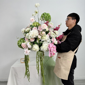Décoration florale pour événement romantique de la Saint-Valentin, boule de fleurs blanche, verte et rose de 70 cm, centre de table, boule de fleurs en soie faite à la main - Product Image 1