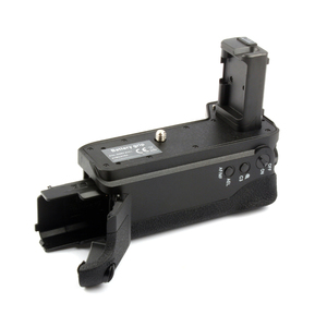 Empuñadura de batería vertical con empuñadura de batería para cámaras <span class=keywords><strong>Sony</strong></span> A7 <span class=keywords><strong>II</strong></span> A7S <span class=keywords><strong>II</strong></span> <span class=keywords><strong>A7R</strong></span> <span class=keywords><strong>II</strong></span>, funciona con dos baterías de batería de 1/2" - Product Image 3
