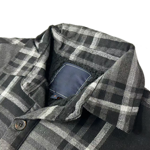 Veste chemise en flanelle matelassée personnalisée pour hommes Manteau d'hiver chaud à manches longues avec logo à carreaux sur le devant - Product Image 2