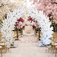Pohon Bunga Sakura Sutra Buatan Warna Putih Pink Merah, Pohon Lengkung Bunga Sakura untuk Dekorasi Pernikahan Luar Ruangan dan Dalam Ruangan