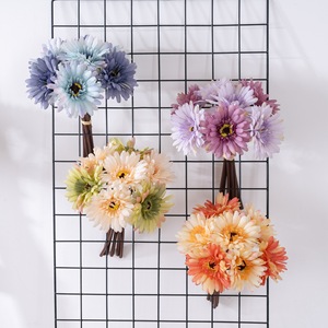 ช่อดอกเดซี่ประดิษฐ์ CallaFloral สีฟ้าปรินซ์บลู สีม่วงโรมัน สีชมพูอิงลิช สำหรับตกแต่งงานแต่งงาน ช่อดอกไม้ถือมือ - Product Image 1