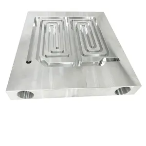 Pièces d'usinage cnc en alliage d'aluminium à plaque froide en forme de radiateur en aluminium personnalisé de haute qualité