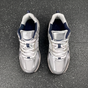 Zapatillas Deportivas Casuales para Hombre NBb 530 'White Natural Indigo' 2026, Parte Superior de Malla Transpirable, Forro de Felpa, Cuero Vacuno - Product Image 2