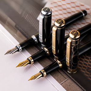 Set Regalo di Penne Stilografiche Premium con Custodia in Pelle, Scrittura Fluida, <span class=keywords><strong>Penna</strong></span> di Lusso e Ricariche d'Inchiostro per Professionisti e Laureati - Product Image 4