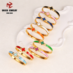 <span class=keywords><strong>Bracelet</strong></span> <span class=keywords><strong>manchette</strong></span> tendance en acier inoxydable plaqué <span class=keywords><strong>or</strong></span> 18 carats PVD, motif trèfle à quatre feuilles et papillon, pour <span class=keywords><strong>femme</strong></span> - Vente flash - Product Image 2