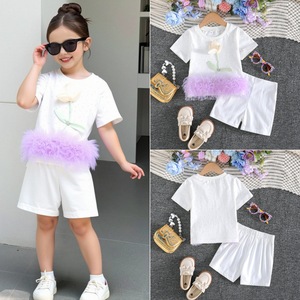 Completo Estivo 2026 per Bambina: Camicia a Maniche Corte con Fiori Bianchi + Pantaloncini con Balze Viola - Set Carino 2 Pezzi - Product Image 3