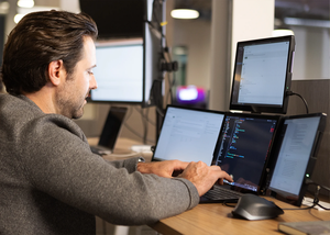 13.3 POUCES <span class=keywords><strong>Ofiyaa</strong></span> Dual Extender <span class=keywords><strong>P2</strong></span> PRO Triple Affichage Type-C Moniteur d'ordinateur portable personnalisé Support portable moniteur tri écran pour ordinateur portable - Product Image 6