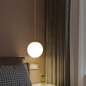 โคมไฟแขวนเพดานอลาสเตอร์แบบนอร์ดิกทันสมัยเรียบง่ายตกแต่งห้องรับแขกห้องนอนโคมไฟระย้าหินอ่อนทรงกลม LED สีขาว - Product Image 2