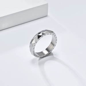 Anillo de Acero Inoxidable con Letra Vikinga y Facetas de Diamante, Estilo Nórdico Retro, Joyería Minimalista para Hombre, Regalo Personalizado - Product Image 4