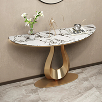 Console d'entrée de style italien, luxe léger, avec structure en acier inoxydable et plateau en dalle de pierre, table d'appoint mobile pour couloir