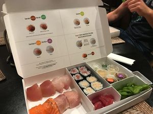 Fiambrera de cartón con impresión personalizada, caja de embalaje transparente de alta calidad, color negro, para llevar <span class=keywords><strong>sushi</strong></span>, togo - Product Image 4
