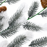 45-teilige Künstliche Frostige Kieferngirlande mit Tannenzapfen Weihnachtliche Wanddekoration Grüne Girlande für Heim Party Feiertagsdekoration