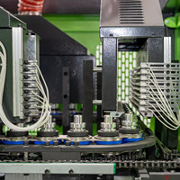 Machine de fabrication de bouteilles d'eau minérale en PET à ressort, à grande vitesse, 800 ml, 4 cavités, entièrement automatique, moteur PLC, roulement haute performance