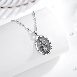 Merryshine - Regalo Religioso Cristiano, Colgante Ovalado Unisex de Nuestra Señora del Monte Carmelo, Collar de Plata de Ley 925 con la Virgen María - Product Image 3