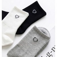 Chaussettes mi-mollet tricotées transfrontalières pour femme, respirantes en polycoton, style sportif décontracté, motifs cœurs et lettres, noir et blanc