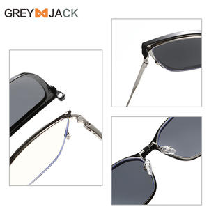 Gafas de Sol de Estilo Europeo Americano para Mujer, Montura Dorada, Lentes Polarizadas UV400 Antideslumbrantes, Diseño de Mariposa de Acero Inoxidable - Product Image 3