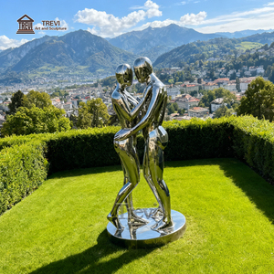 Statues de couple enlacés TREVI, grande taille, en acier inoxydable poli miroir, pour décoration extérieure - Product Image 4