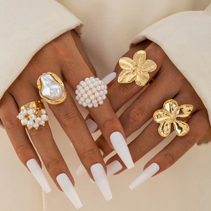 Nuevo Anillo de Perlas Irregulares de Lujo Vintage, Anillo de Flores, Anillos de Aleación para Mujer, Joyería de Moda al por Mayor - Product Image 1