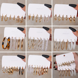 Ensemble de boucles d'oreilles créoles géométriques en alliage pour femmes, clous d'oreilles en perles dorées, bijoux de mode, origine Yiwu - Product Image 1