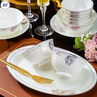 Services de Table de Luxe en Céramique Moderne, Vaisselle de Cuisine Haut de Gamme en Porcelaine Fine, Sets d'Assiettes Estampées
