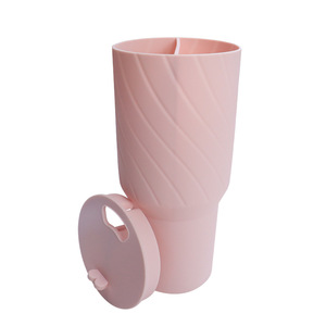 Vaso de silicona con tapa, color rosa, para viaje, apto para lavavajillas, diseño de pajita abatible de color sólido - Product Image 1