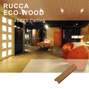 Panneau de faux plafond décoratif en WPC imitation teck Rucca, design strié, 40*25mm, étanche et ignifuge, pour intérieur moderne - Product Image 3