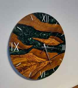 งานฝีมือเรซิ่นสุดหรูและนาฬิกาแขวนผนังไม้ ออกแบบมาสำหรับห้องนอน ห้องนั่งเล่น หรือผนังสำนักงาน ให้การแสดงเวลาอย่างมีสไตล์ - Product Image 2