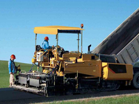 Paveuse d'asphalte et de béton sur chenilles AP755, finisseur routier de 9,1 m, 149 kW, profondeur de pavage de 360 mm pour la construction de routes et autoroutes