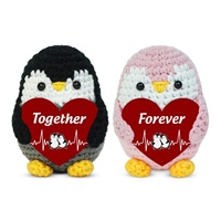 Cadeau d'anniversaire ou de mariage pour couple, pingouin positif fait main au crochet avec carte, cadeau animal émotionnel tricoté, décoration de la maison