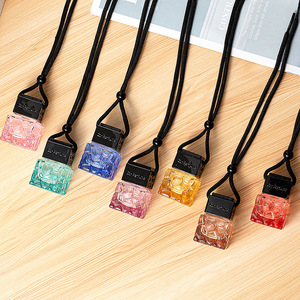 Asılı araba hava spreyi araba difüzör şişeleri için boş cam parfüm kolye uçucu yağ koku aromaterapi şişe - Product Image 1