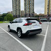 Toyota RAV4 2023 2.0L Bekas Penggerak Roda Depan SUV Jepang Bekas Harga Murah Hemat Bahan Bakar Kendaraan Keluarga Warna Putih