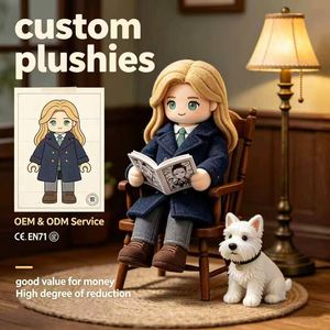 Muñeco de Peluche Personalizado al por Mayor, Personaje Humano con Uniforme Clásico, Juguete de Peluche con Certificación CE EN71, Muñeco de Algodón Suave OEM - Product Image 1