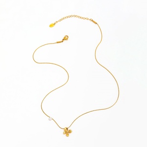 เครื่องประดับแฟชั่น JOOlim <span class=keywords><strong>สร้อย</strong></span>คอจี้ไข่มุกรูป<span class=keywords><strong>ดอก</strong></span><span class=keywords><strong>โคล</strong></span><span class=keywords><strong>เวอร์</strong></span>ชุบทอง18K สำหรับผู้หญิง - Product Image 4