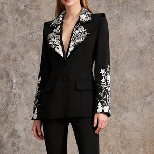 Venta al por mayor de las mujeres nuevo elegante 3D bordado negro de un solo botón sólido tejido Blazer con bolsillos de solapa - Product Image 1