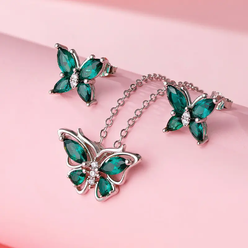 Ánh sáng sang trọng thích hợp bướm Vòng cổ màu xanh lá cây bông tai Zircon kim cương Inlay trang sức Set cho bạn gái của món quà sinh nhật