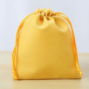 Petit sac à bijoux en velours écologique avec cordon de serrage, 7*9 cm, avec logo personnalisé estampé à chaud en or - Product Image 5