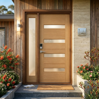 Portes d'entrée doubles résidentielles personnalisées avec cadre en bois, design de grille en verre et dessus arrondi