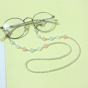 Chaîne de lunettes en acrylique en forme de cœur pour enfants, imitation perle, design antidérapant, cœurs roses et bleus - Product Image 1