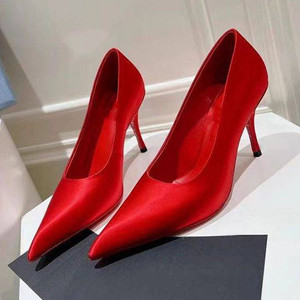 Escarpins sexy pour femmes en satin de qualité supérieure avec talon fin, style professionnel à bout pointu, grande taille, coupe basse pour dames - Product Image 1