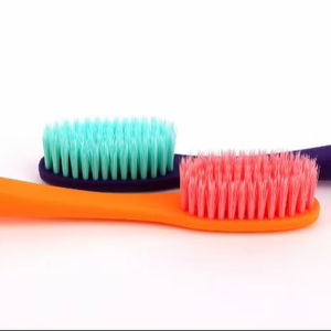 แปรงสีฟัน KNK KKP15 สำหรับผู้ใหญ่ ด้ามจับกระชับมือ ขนแปรงนุ่มทำจากไนลอน ด้ามจับพลาสติก สำหรับใช้ในบ้าน-เพื่อสุขภาพช่องปากที่ดี - Product Image 1