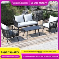 Salon de jardin extérieur, ensemble de canapé 4 places en fer forgé tressé de style nordique, chaises en métal, canapé de patio inspiré des designers, table à thé