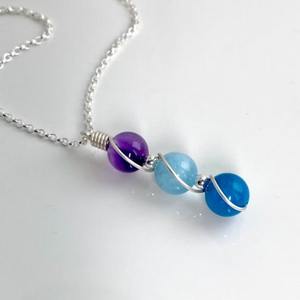 Nueva piedra <span class=keywords><strong>de</strong></span> cristal natural curativa, piedra <span class=keywords><strong>de</strong></span> 3 cuentas, collar <span class=keywords><strong>de</strong></span> bobinado con cable <span class=keywords><strong>de</strong></span> plata, colgante simple <span class=keywords><strong>de</strong></span> clavícula femenina, joyería para la suerte - Product Image 2