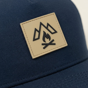 Tout-en-un : Casquette décontractée à visière incurvée avec logo en caoutchouc, casquette 5 panneaux A-Frame, casquette snapback avec logo personnalisé en patch PVC - Product Image 5