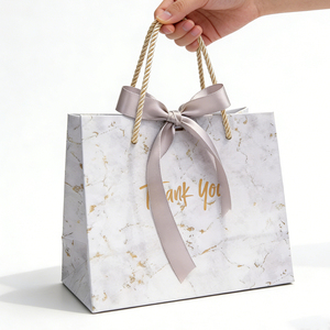 <span class=keywords><strong>Bolsas</strong></span> <span class=keywords><strong>de</strong></span> Papel Reciclables con Logotipo Personalizado al <span class=keywords><strong>por</strong></span> <span class=keywords><strong>Mayor</strong></span>, <span class=keywords><strong>Bolsas</strong></span> <span class=keywords><strong>de</strong></span> <span class=keywords><strong>Regalo</strong></span> <span class=keywords><strong>de</strong></span> <span class=keywords><strong>Navidad</strong></span> y Boda, <span class=keywords><strong>Bolsas</strong></span> <span class=keywords><strong>de</strong></span> Papel Recubierto para Ropa - Product Image 1